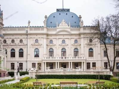 Muzeum Miasta Łodzi poleca się na wakacje. Spacery w duchu życiorysów wyjątkowych łodzianek