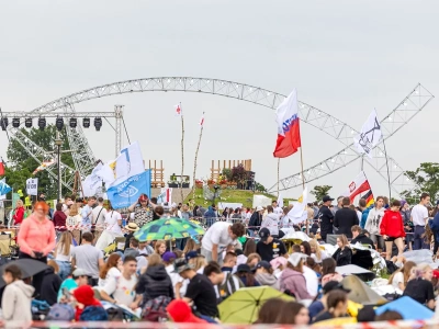 Modlili się, niebo nagle ściemniało. Ewakuacja 20 tys. osób z Pól Lednickich