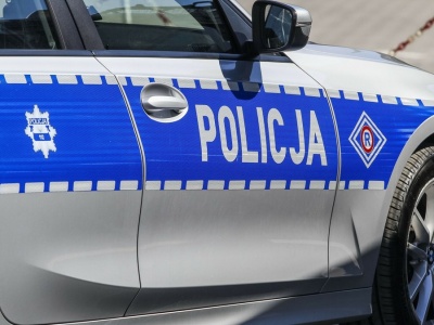 Auto potrąciło grupę nastolatków na rowerach. Dwóch walczy o życie