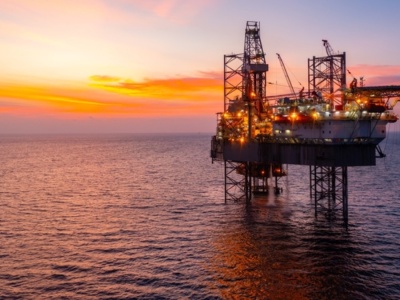 Miało być „drill, baby, drill”, a tu taki cios. USA tracą platformy