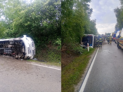 Autokar z młodzieżą wracającą z Lednicy wpadł do rowu!