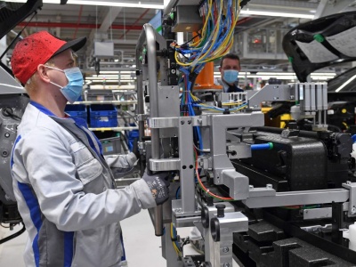 Chiński właściciel Volvo zarządził zwolnienie 3000 osób, producenci innych marek też tną koszty jak się da