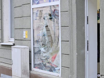 Gorzów: Nogą wybił szybę i uciekł z łupem
