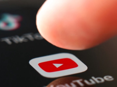 Płacą za YouTube'a, a wciąż muszą oglądać reklamy. Google wkurzyło użytkowników
