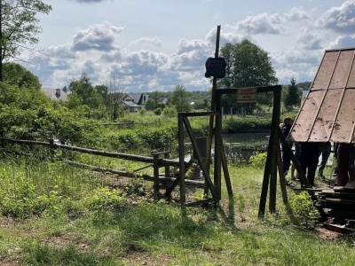 Tragedia na prywatnej posesji. Ze stawu wyłowiono ciało 69-latka