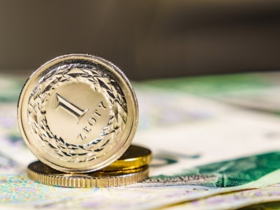 Kursy walut. W poniedziałek złoty nieco zyskał do euro, dolara i franka