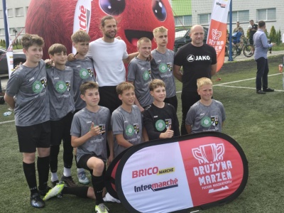 Odebrali zwycięski puchar z rąk Grzegorza Krychowiaka na stadionie Widzewa Łódź [FOTO]