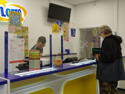 Wydał 20 zł, a wygrał fortunę. Spektakularny finał Lotto, Polak nie przepracuje już ani jednego dnia