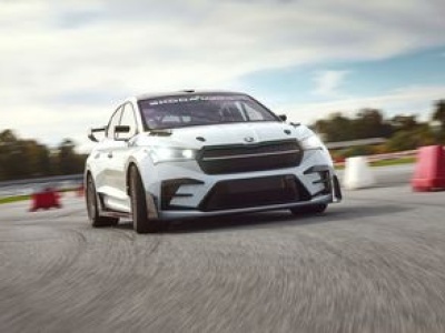 Škoda Enyaq RS Race korzysta z biokompozytów. To jak carbon, tylko z lnu