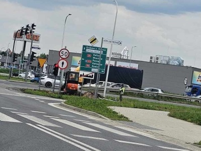 Poprawiają bezpieczeństwo na skrzyżowaniu przy galerii