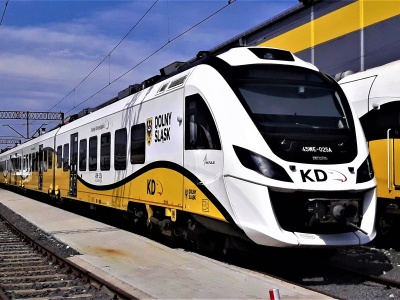 Wakacyjny rozkład jazdy Kolei Dolnośląskich. Ruszają połączenia do Karpacza, wracają pociągi nad morze