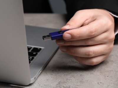Instytucje publiczne na celowniku. Źródłem chiński sprzęt USB, Słowenia reaguje