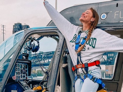 Ewelina jest stewardesą w prestiżowej firmie. 