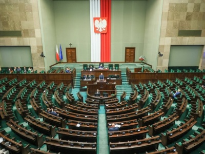 Najnowszy sondaż partyjny. Najbardziej rośnie PiS i Konfederacja