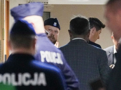 Robert Lewandowski w sądzie w Warszawie. Piłkarzowi towarzyszyli prawnicy i ochroniarze