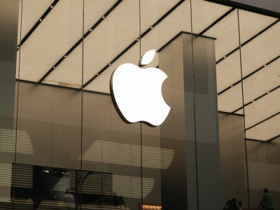 Samsung trolluje Apple po prezentacji iOS 26: „Wygląda to znajomo”