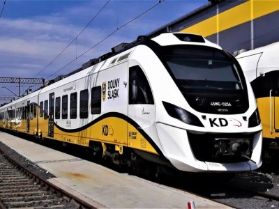 Wakacyjny rozkład jazdy KD – pociągi do Świnoujścia, połączenia do Karpacza i Nocny Super Sprinter.
