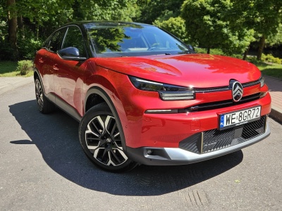 Nowy hybrydowy Citroën C4 145 KM oczami greckich dziennikarzy. Jak wypadł w teście i ile kosztuje u nas?