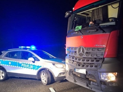 Policjanci vs. motoryzacja: 4:0 dla złomu – nowy rekord służbowych kraks?