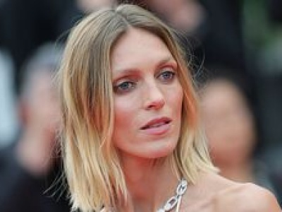 Anja Rubik pokazała się TOPLESS na tle zachodzącego słońca