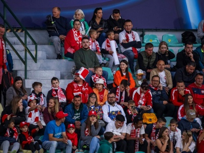 Kibice „pozdrawiali” PZPN na meczu U-21 [WIDEO]
