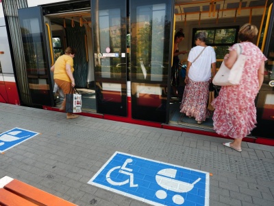 Ten dokument to wiele zniżek i ulg dla seniorów. Warto go zawsze mieć go przy sobie