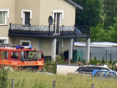 Dramat 4-latka przed domem. Brama zacisnęła się jak imadło