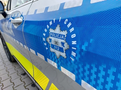 Policjanci odnaleźli kobietę w lesie i udzielili jej pomocy