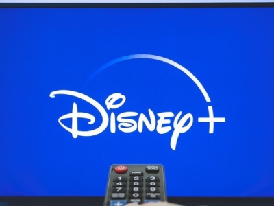 W kinach klapa, na Disney+ momentalny HIT! Ten film już pobił TOP 10 platformy!