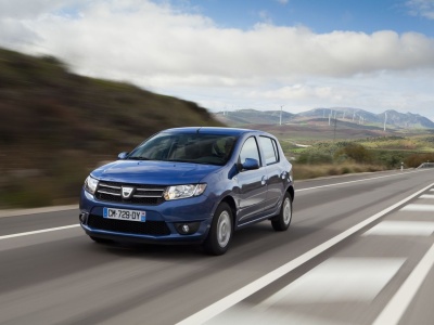 Używana Dacia Sandero II z niskim przebiegiem. Krajowe ogłoszenia za mniej niż 40.000 zł