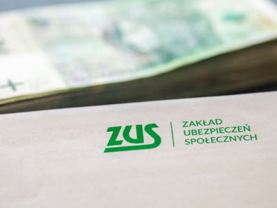 Emeryci dostali listy od ZUS. W kopercie nie jedna, a dwie ważne decyzje