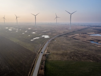 Polska gmina kominy zamienia na wiatraki. Zamiast kopalni są panele