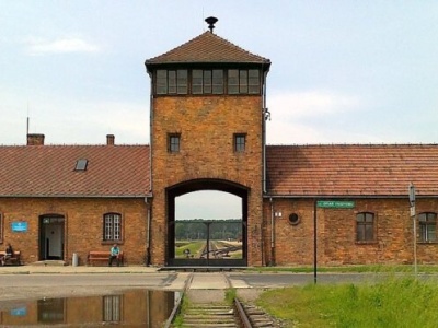Ilu Polaków zginęło w obozie Auschwitz-Birkenau?