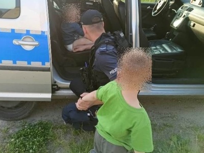 5-latek błąkał się na kąpielisku, 2-latek na czworakach zjawił się w cudzym domu. 