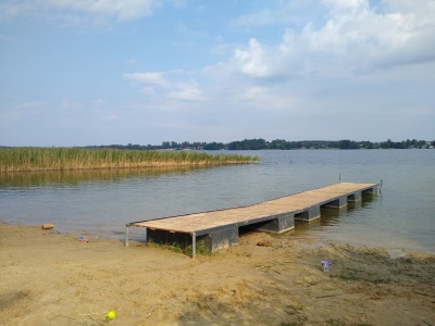 Nie tylko Mazury. W tym miejscu jezior nie brakuje. Jedno z nich pojawiło się w filmie Wajdy