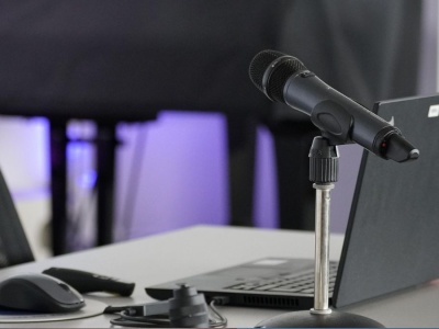 Sztuczna inteligencja nagrywa podcasty o nauce. Połowa naukowców nie zorientowała się, że to nie człowiek