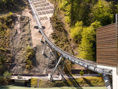 1,5 km w 4 minuty. Najbardziej stroma kolejka w Europie to atrakcja dla odważnych