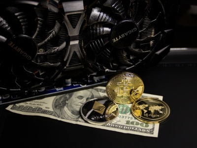 Kradli prąd z całej wsi, by zasilać koparki kryptowalut! Sprawcy do tej pory nieuchwytni!