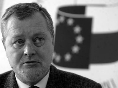„Żaden wujek mnie nie umieścił na stanowisku, lecz zdobyłem je w otwartym konkursie”. Zmarł Piotr Nowina-Konopka, pierwszy polski dyrektor w Parlamencie Europejskim