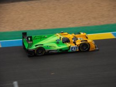 Wystartował wyścig w Le Mans. Porsche i Polacy zaczęli wzorowo