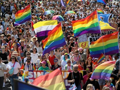 Incydent podczas Parady Równości. Protestujący zablokowali ciężarówkę. 
