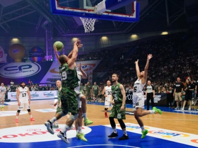 Mecz Gortat Team vs Team NATO. Gwiazdy i żołnierze na parkiecie Atlas Areny [ZDJĘCIA]