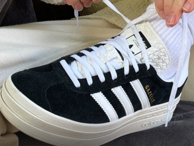 Adidas w końcu je wyprzedaje - sama chodzę w nich prawie codziennie. Okazje roku w Eobuwie