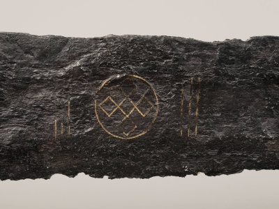 Średniowieczny miecz zawiera wyjątkowy symbol. Wiemy, co oznaczał