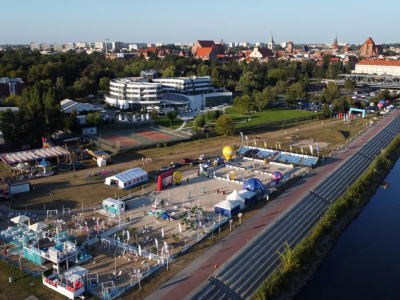 Piasek, siatkówka i toruńskie Błonia. Nie przegap Orlen Beach Volley Tour!