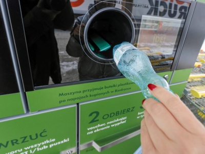 Już za 4 miesiące w sklepach pojawią się butelki z kaucją. Oto co trzeba wiedzieć o nowym systemie