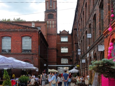 Niebo niemal bez chmur. Łódź szykuje się na piękną niedzielę