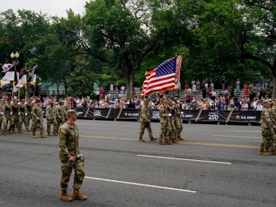 Wpadka amerykańskiej administracji. Rosyjskie barwy obok flagi USA