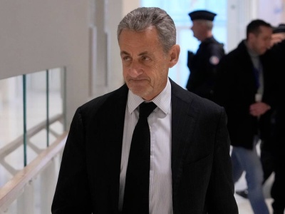 Były prezydent Francji bez najwyższego odznaczenia. To drugi taki przypadek w historii