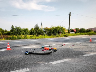 Zderzenie dwóch aut. Ruch wahadłowy w newralgicznym punkcie drogi krajowej nr 28